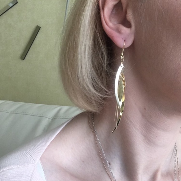 ❤️4 for $20 Sale❤️Silver Feather Dangle Earrings - Picture 6 of 6